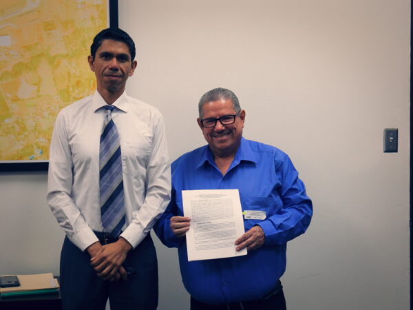 Alcalde, Gerardo Oviedo firma convenio con el MOPT