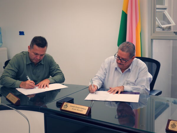 Firma del convenio con la Ulacit